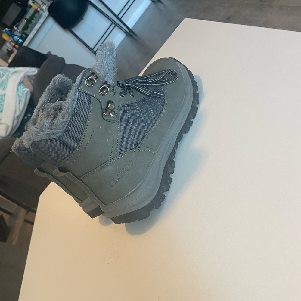 Amazon men’s TSIODFO snow boots